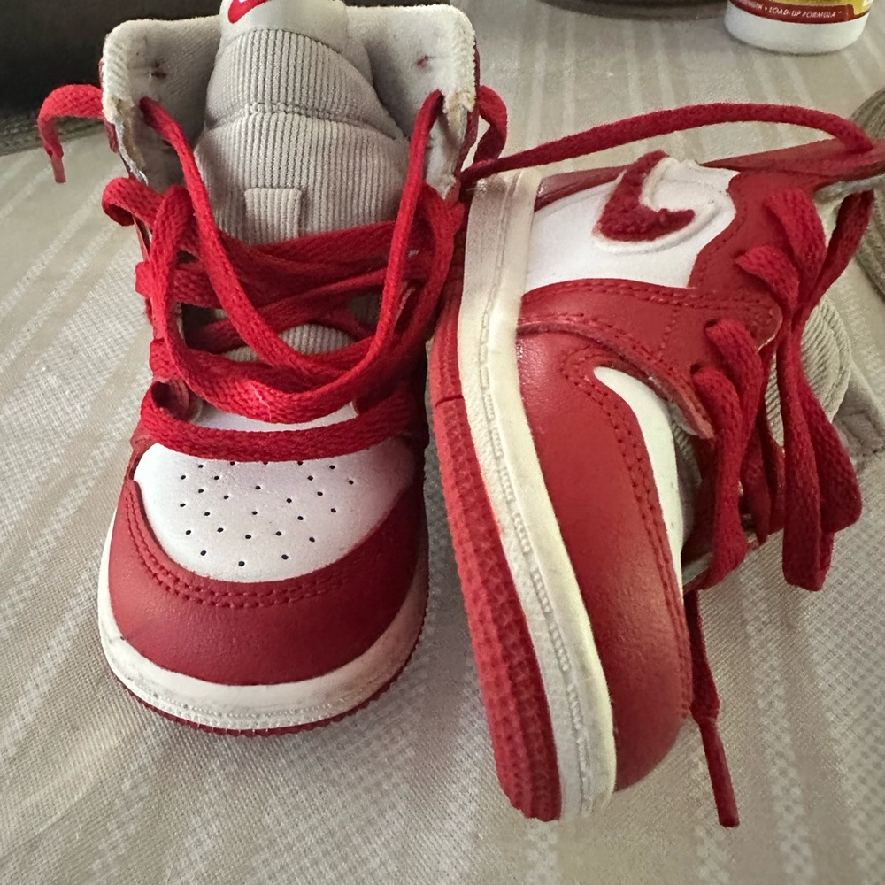Nike air Jordan 1 red and white size 7c